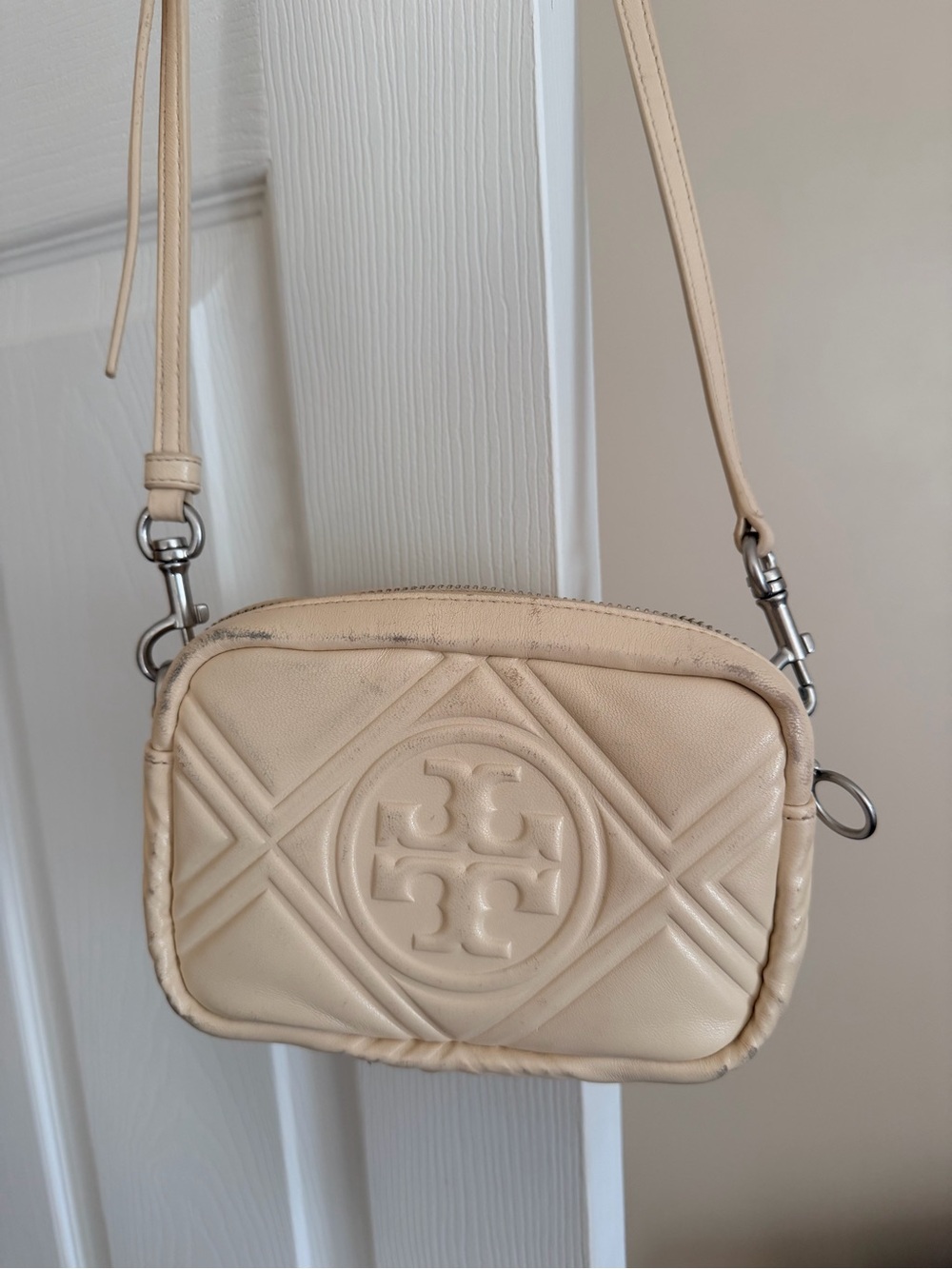 Tory Burch Cream Leather Quilted Logo Crossbody Bag - Picture 2 of 9